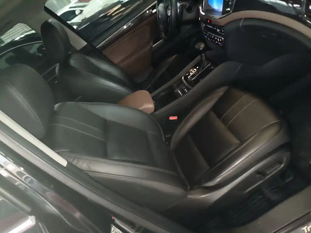 GAC Trumpchi GS8 2017 — фото 25