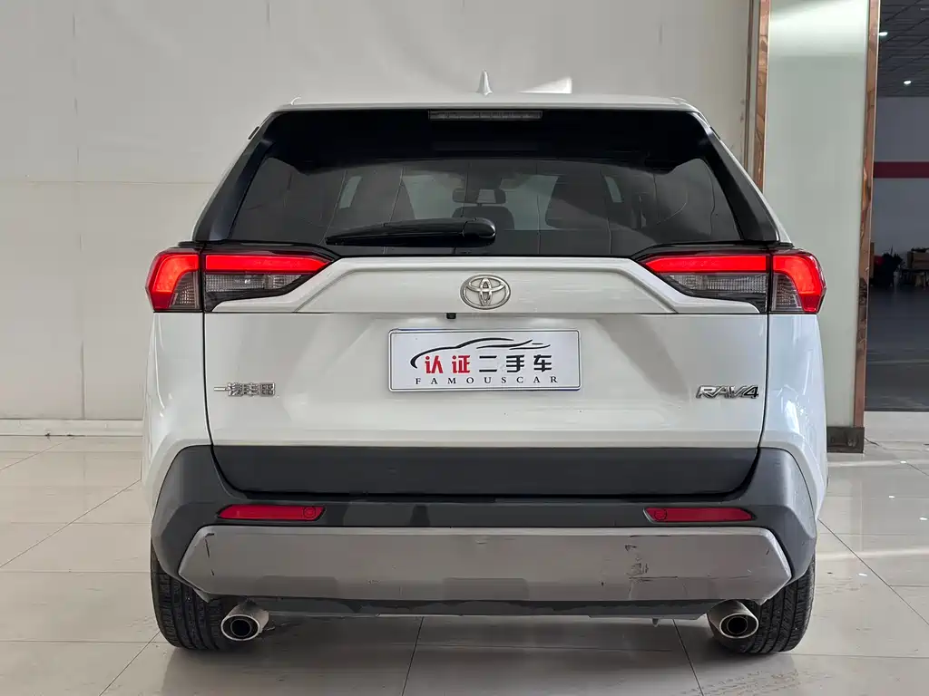 Toyota RAV4 2021 — фото 17