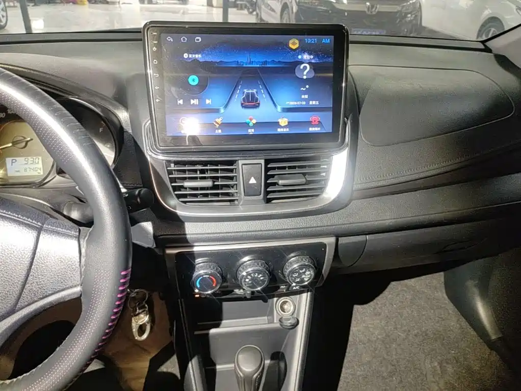 Toyota Yaris L 2021 — фото 13