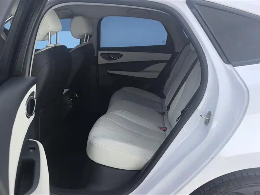 BYD Seal 05 DM-i 2025 — фото 11