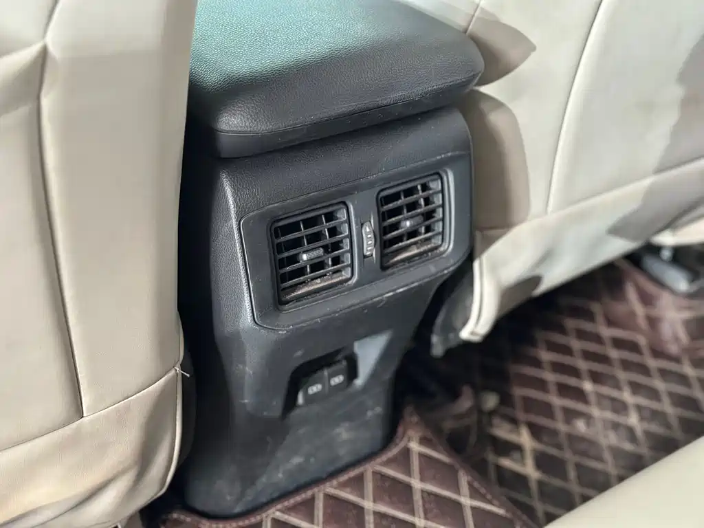 Toyota RAV4 2021 — фото 10