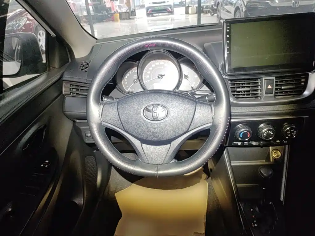 Toyota Yaris L 2021 — фото 11