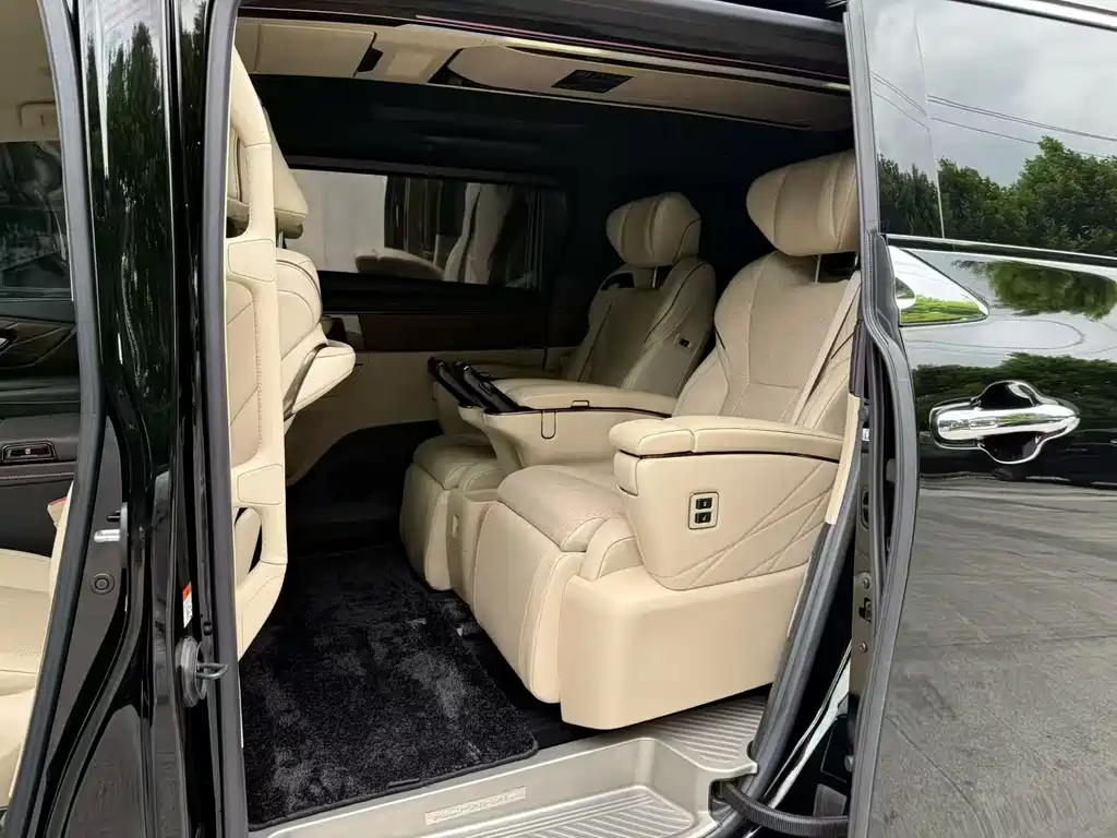 Toyota Alphard 2024 — фото 8