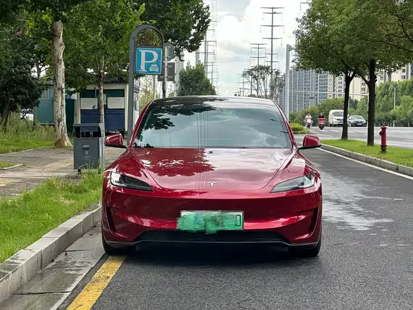 Tesla Model 3 2025