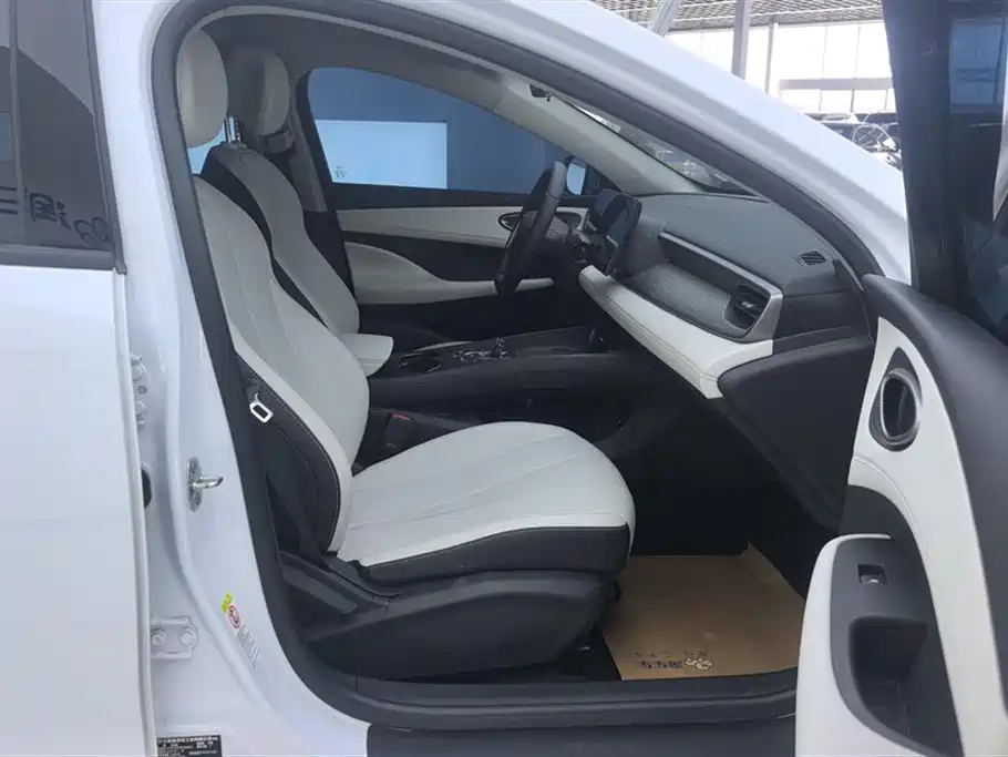 BYD Seal 05 DM-i 2025 — фото 8