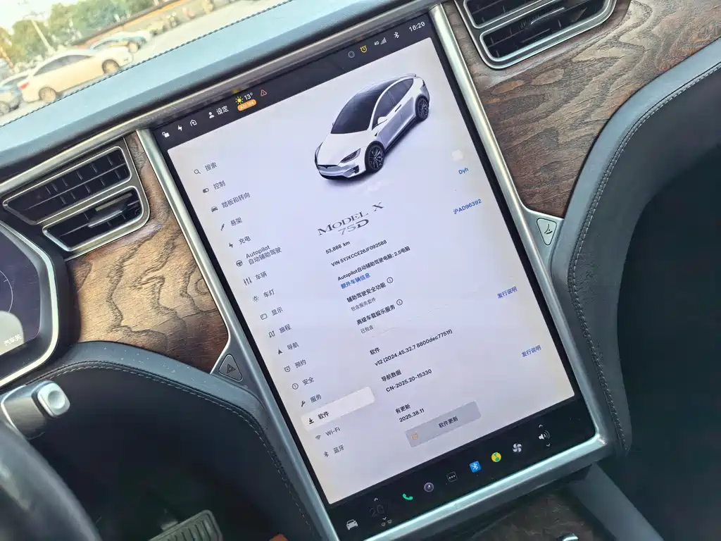 Tesla Model X 2018 — фото 15