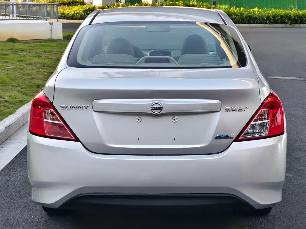 Nissan Sunny 2015 — фото 9