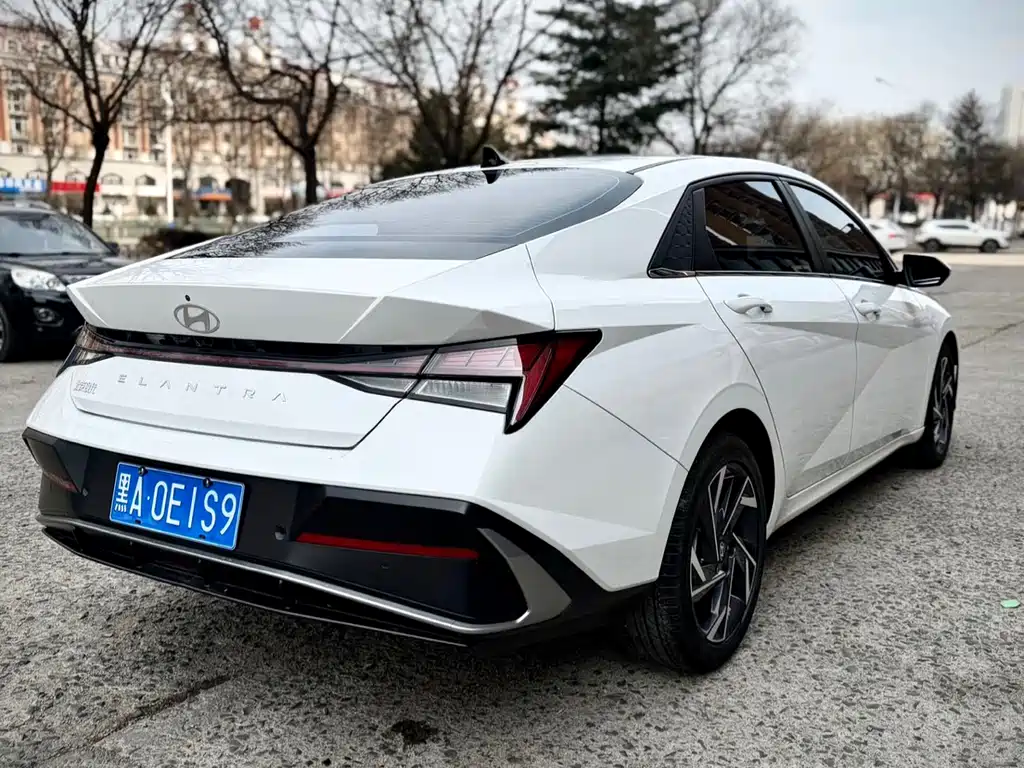 Hyundai Elantra 2023