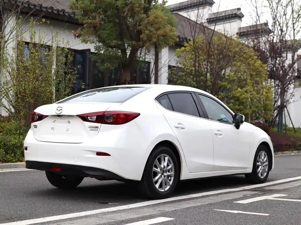 Mazda 3 Axela 2016 — фото 15