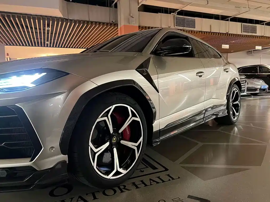 Lamborghini Urus 2020 — фото 13