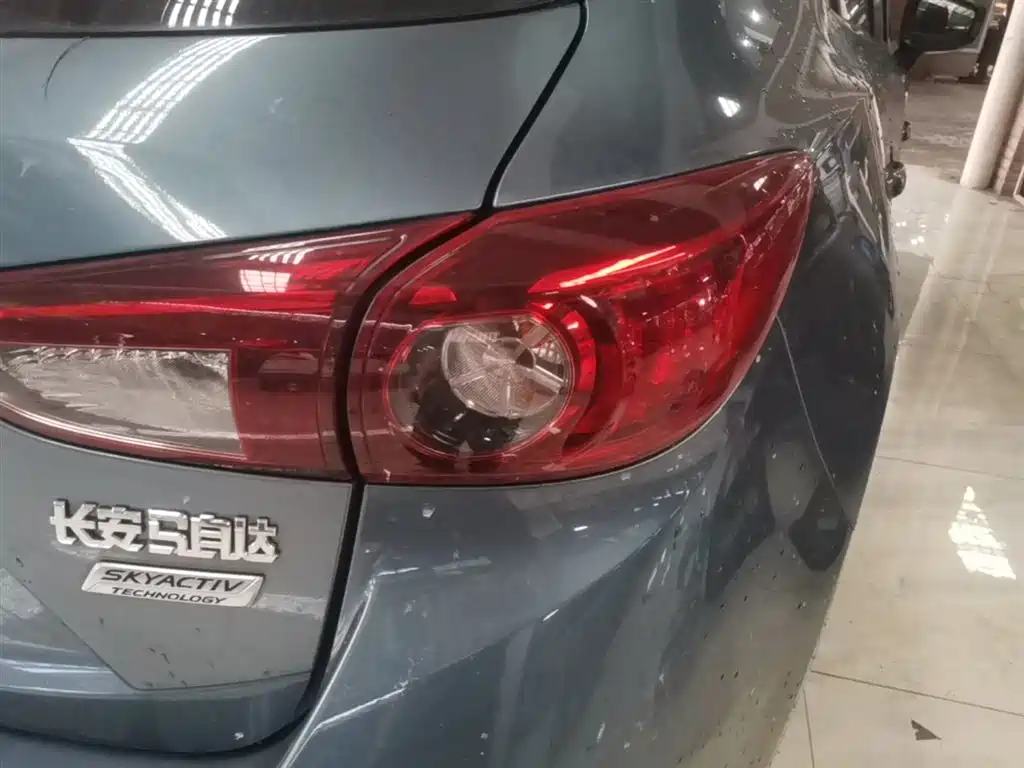 Mazda 3 Axela 2016 — фото 8