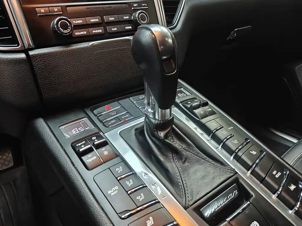 Porsche Macan 2016 — фото 14