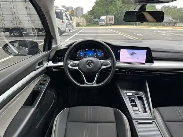 Volkswagen Golf 2022