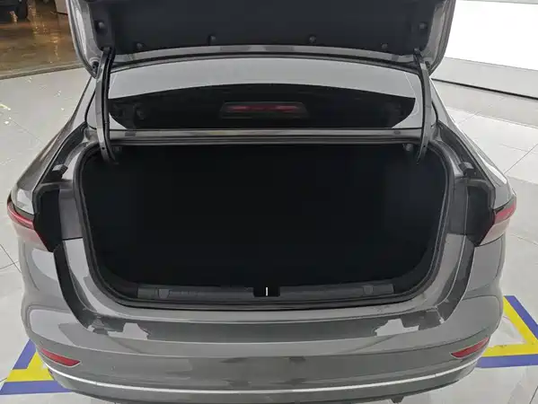 Geely Emgrand 2025