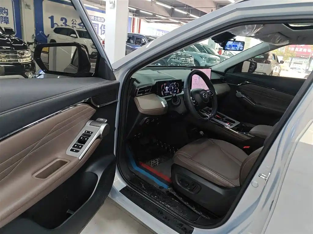GAC Motor Trumpchi GS4 2025 — фото 16