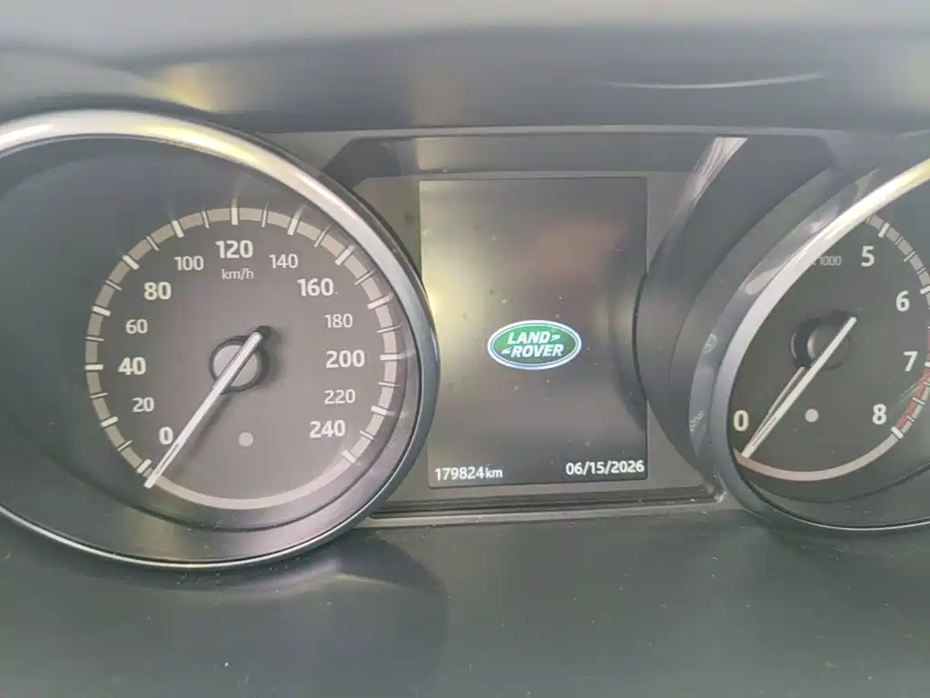 Land Rover Discovery Sport 2017 — фото 12