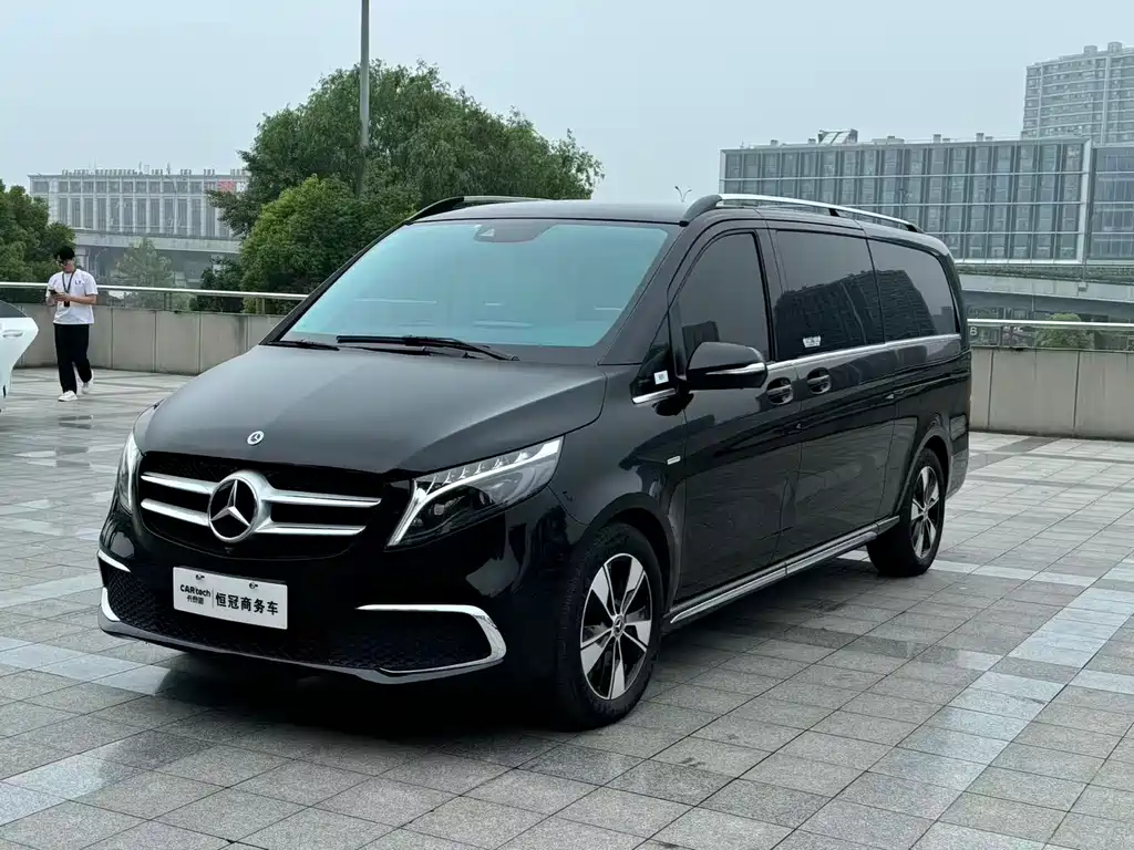 Mercedes-Benz V-Class 2022 — фото 1