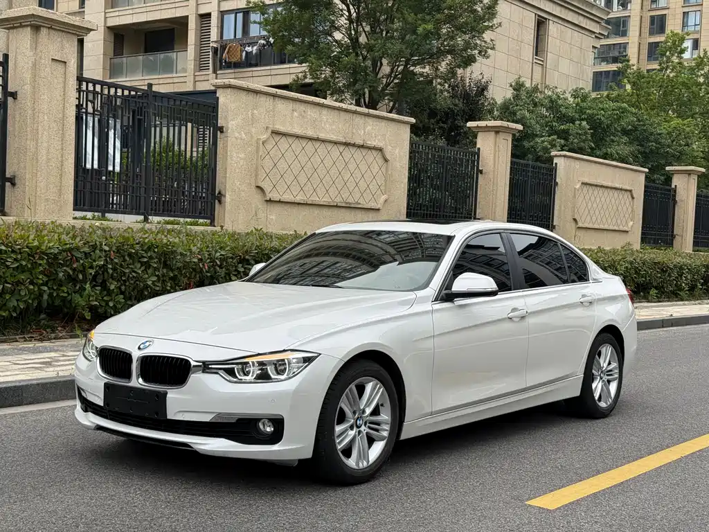 BMW 3 Series 2017 — фото 1