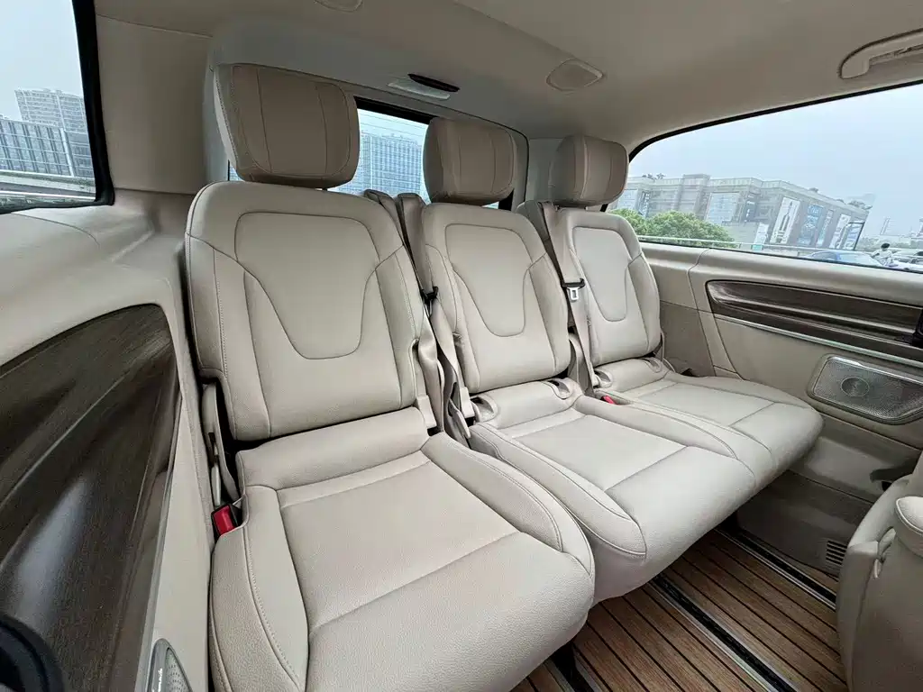 Mercedes-Benz V-Class 2022 — фото 10