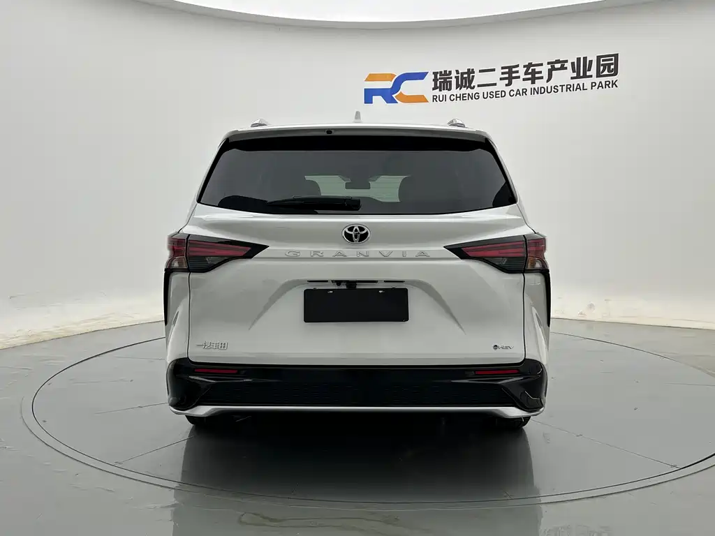 Toyota Granvia 2025