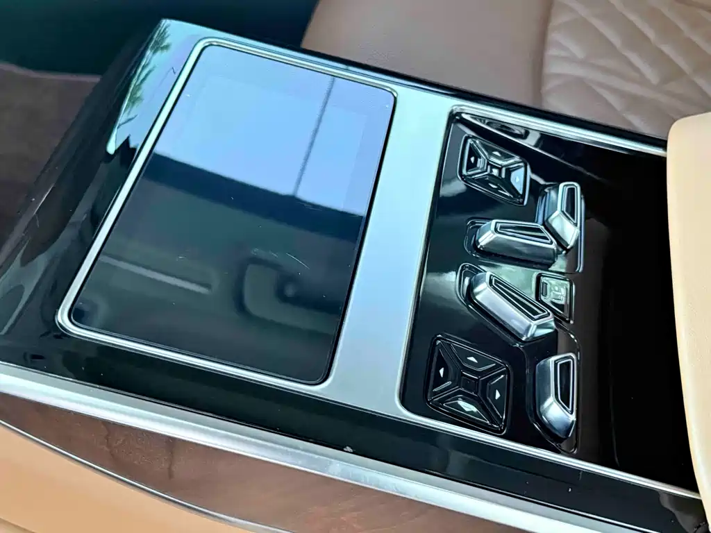 Audi A8 2023 — фото 14