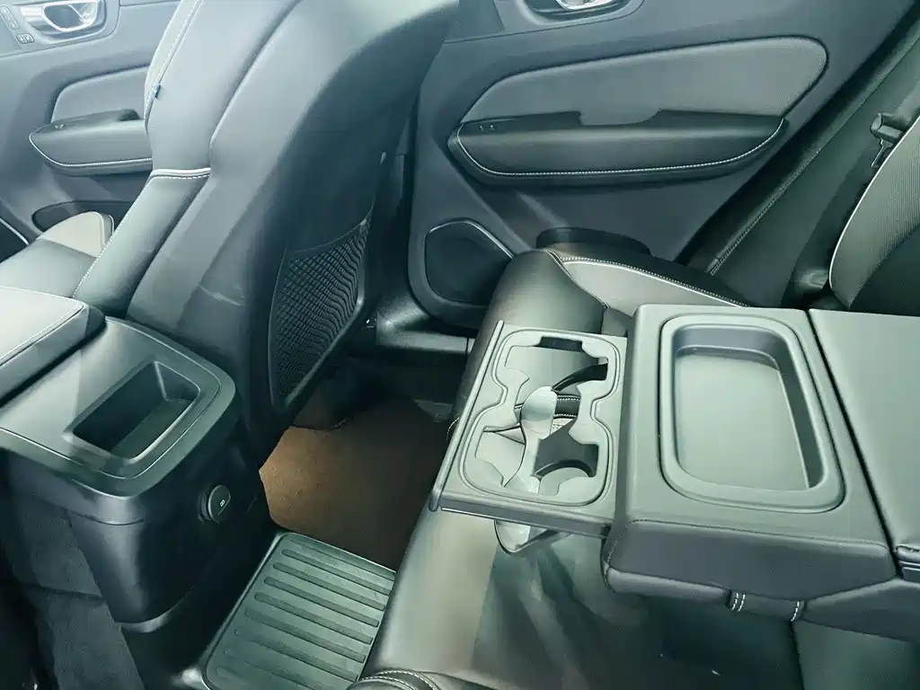Volvo XC60 PHEV 2020 — фото 11