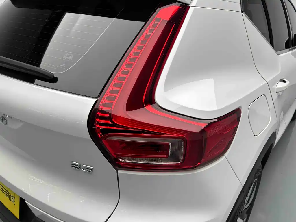 Volvo XC40 2024 — фото 23