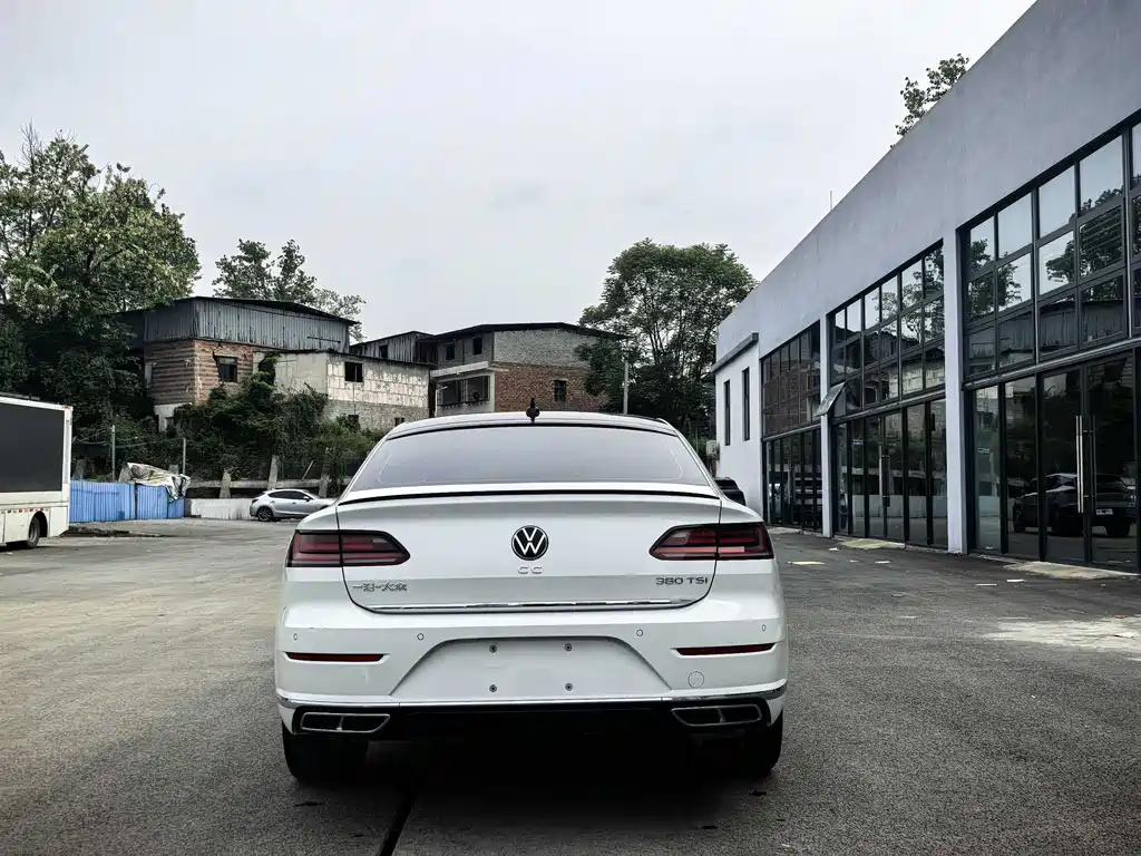 Volkswagen CC 2025 — фото 10