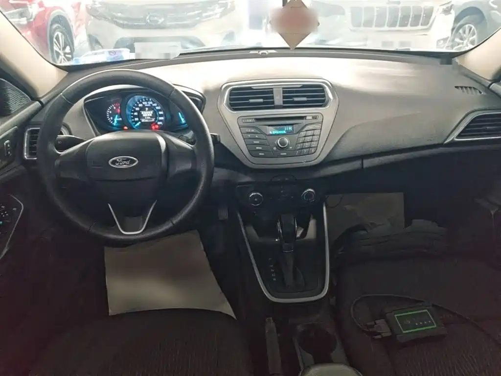 Ford Escort 2019 — фото 10