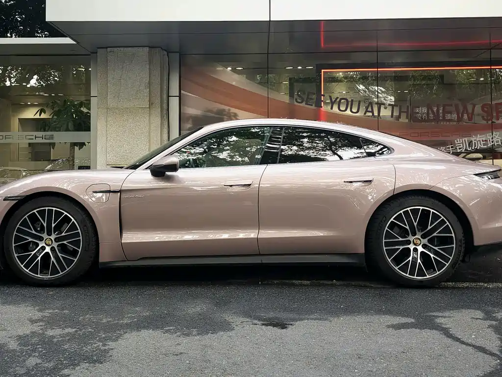 Porsche Taycan 2023