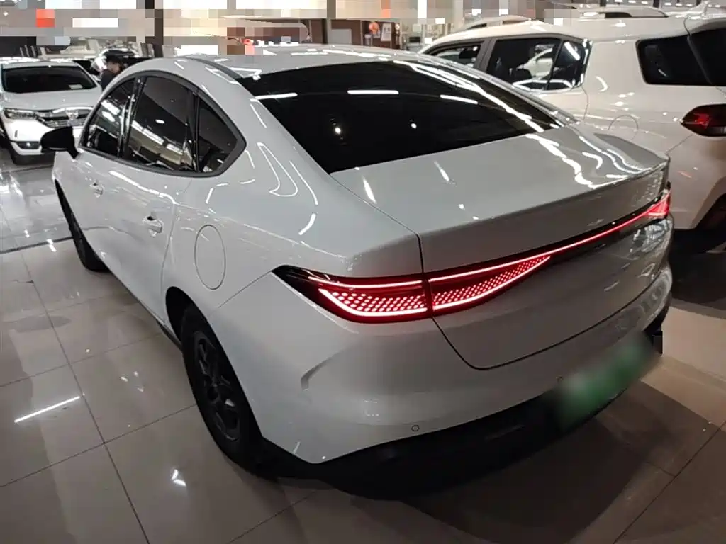 BYD Seal 05 DM-i 2025 — фото 23