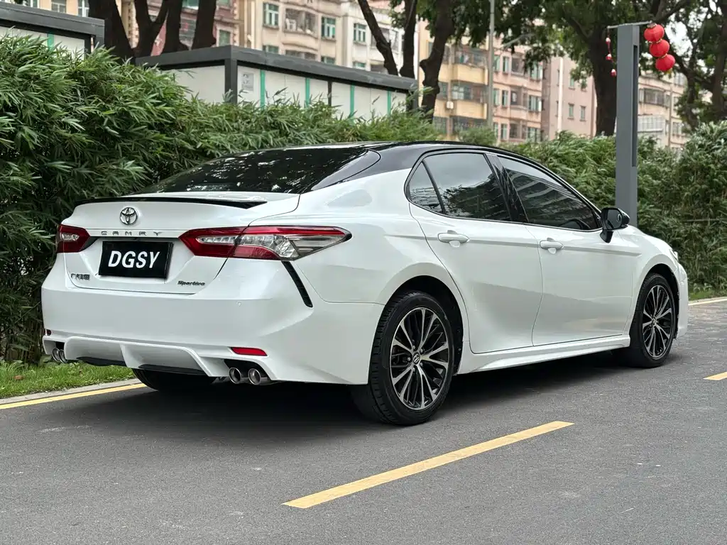 Toyota Camry 2020 — фото 24