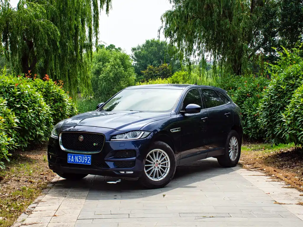 Jaguar F-PACE 2017 — фото 1