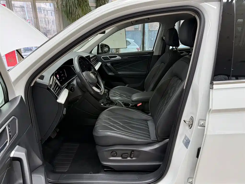Volkswagen Tiguan L 2023 — фото 16