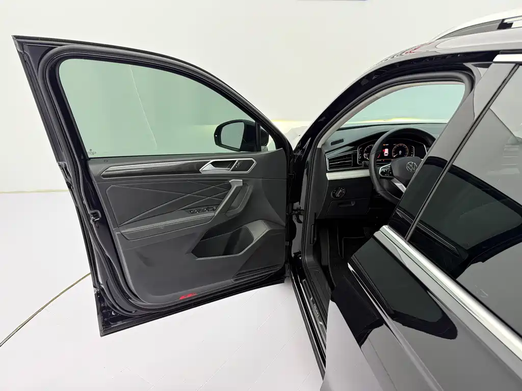 Volkswagen Tiguan L 2023 — фото 21
