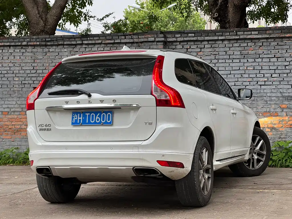 Volvo XC60 2016 — фото 7