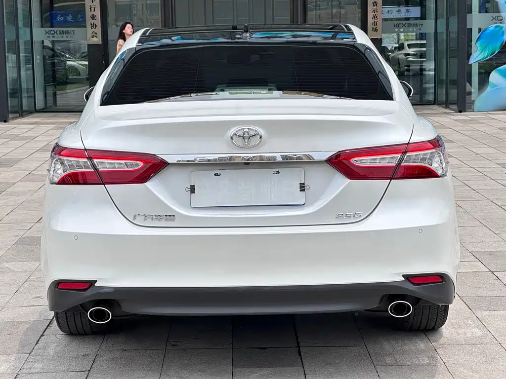 Toyota Camry 2021 — фото 8