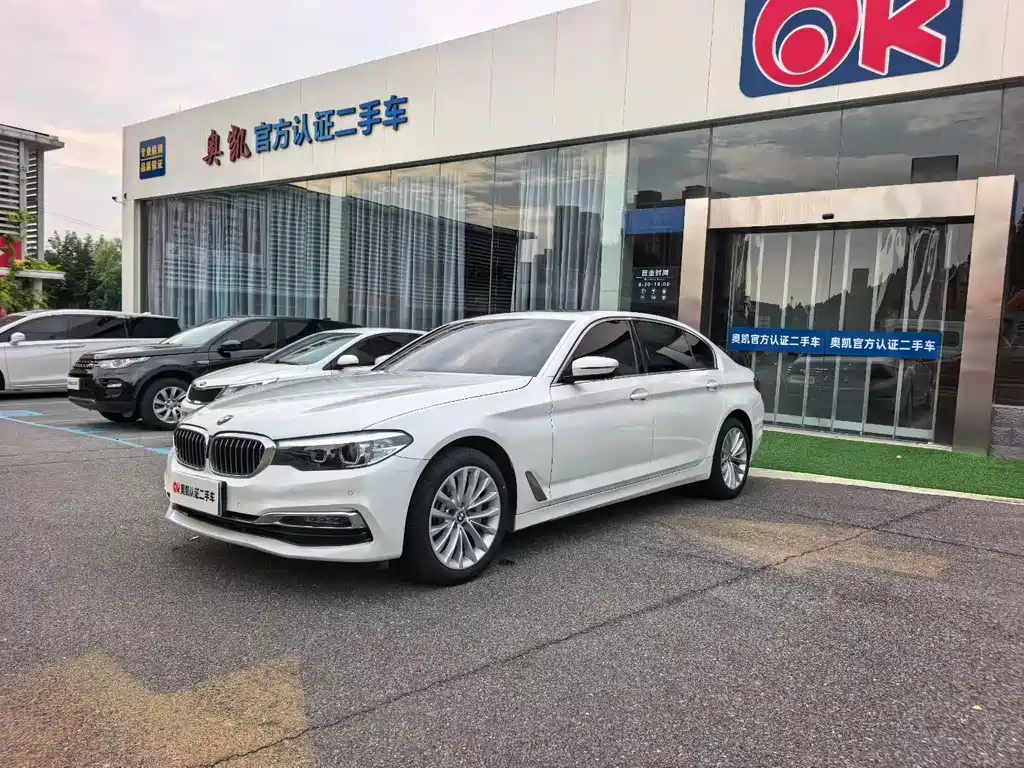 BMW 5 Series 2019 — фото 1
