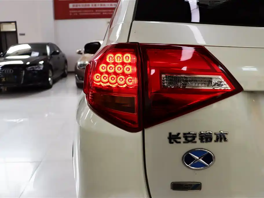 Suzuki Vitara 2018 — фото 30