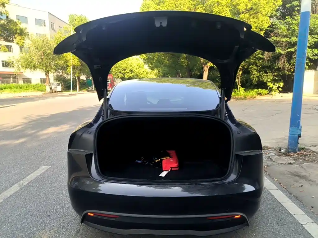 Tesla Model 3 2025 — фото 19