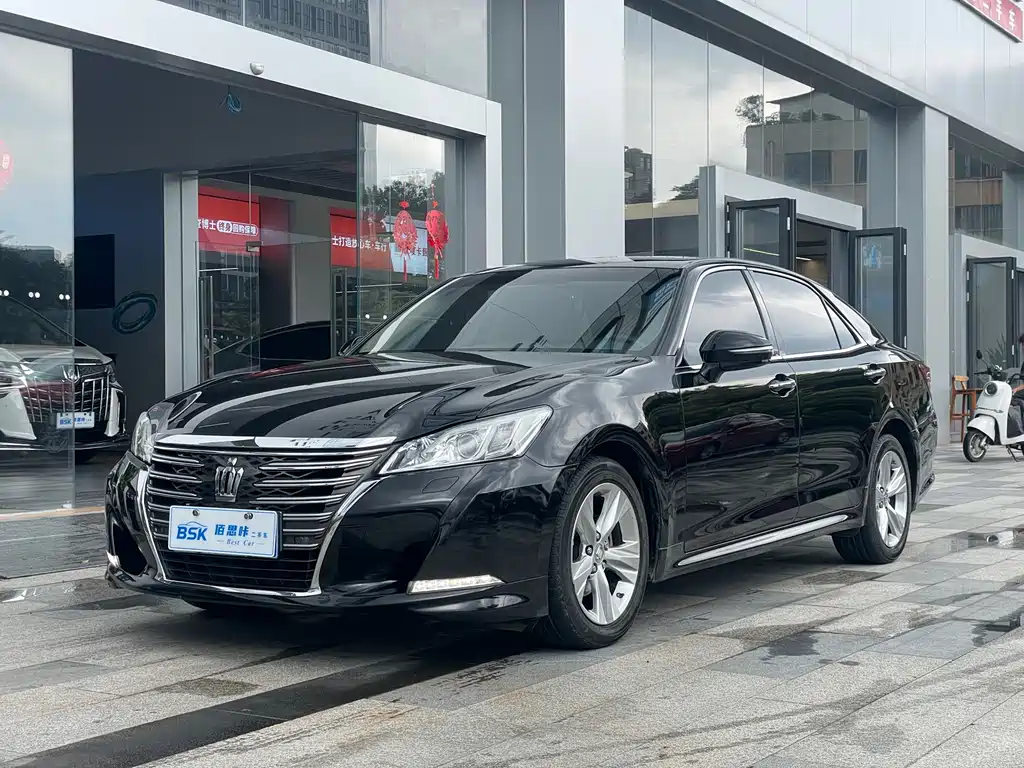 Toyota Crown 2017 — фото 1