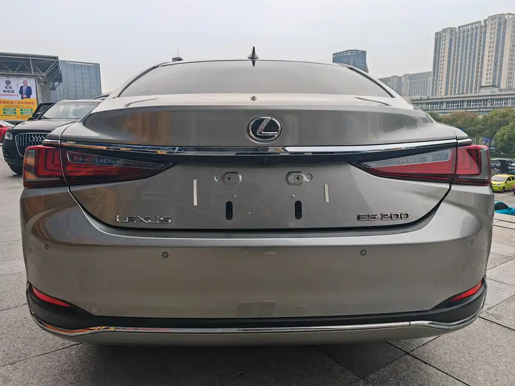 Lexus ES 2023 — фото 7