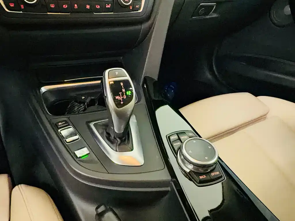 BMW 3 Series 2015 — фото 12