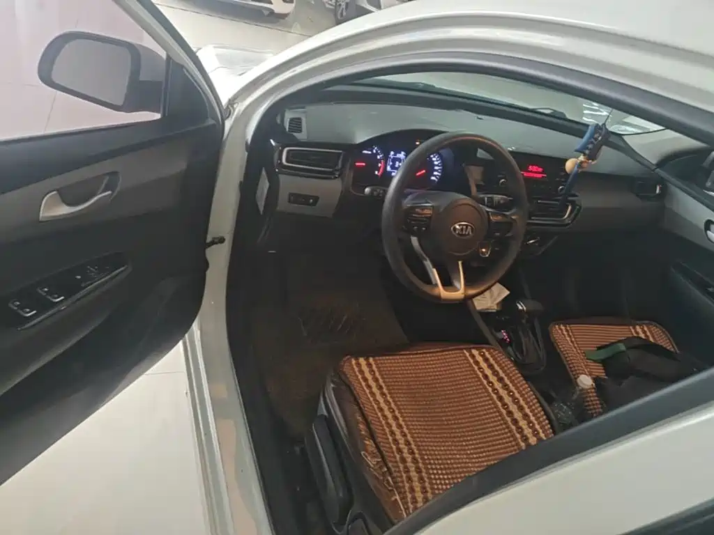Kia Forte 2020 — фото 12