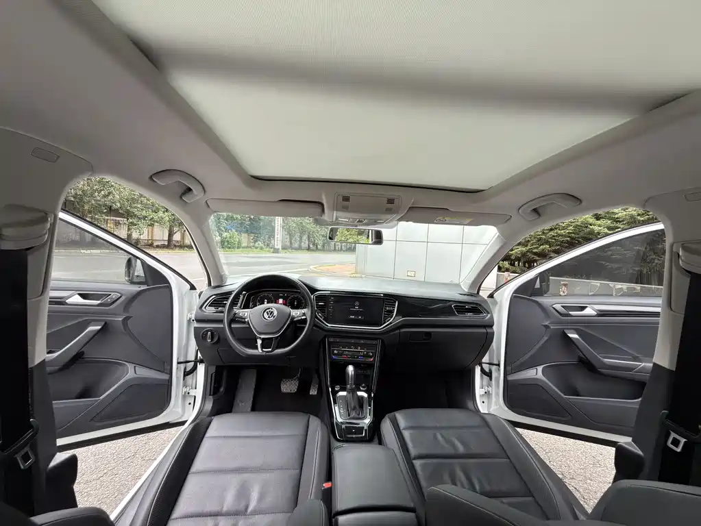 Volkswagen T-Roc 2023 — фото 16