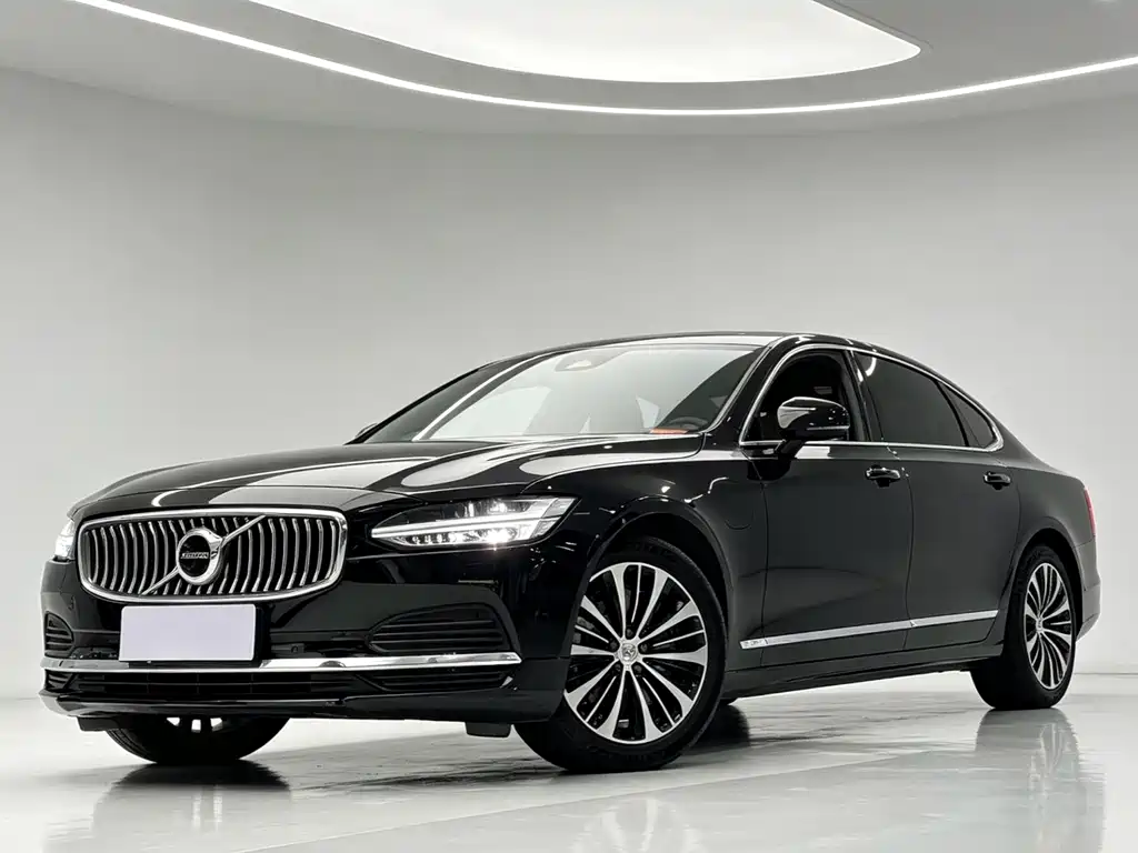 Volvo S90 Plug-In Hybrid 2023 — фото 1
