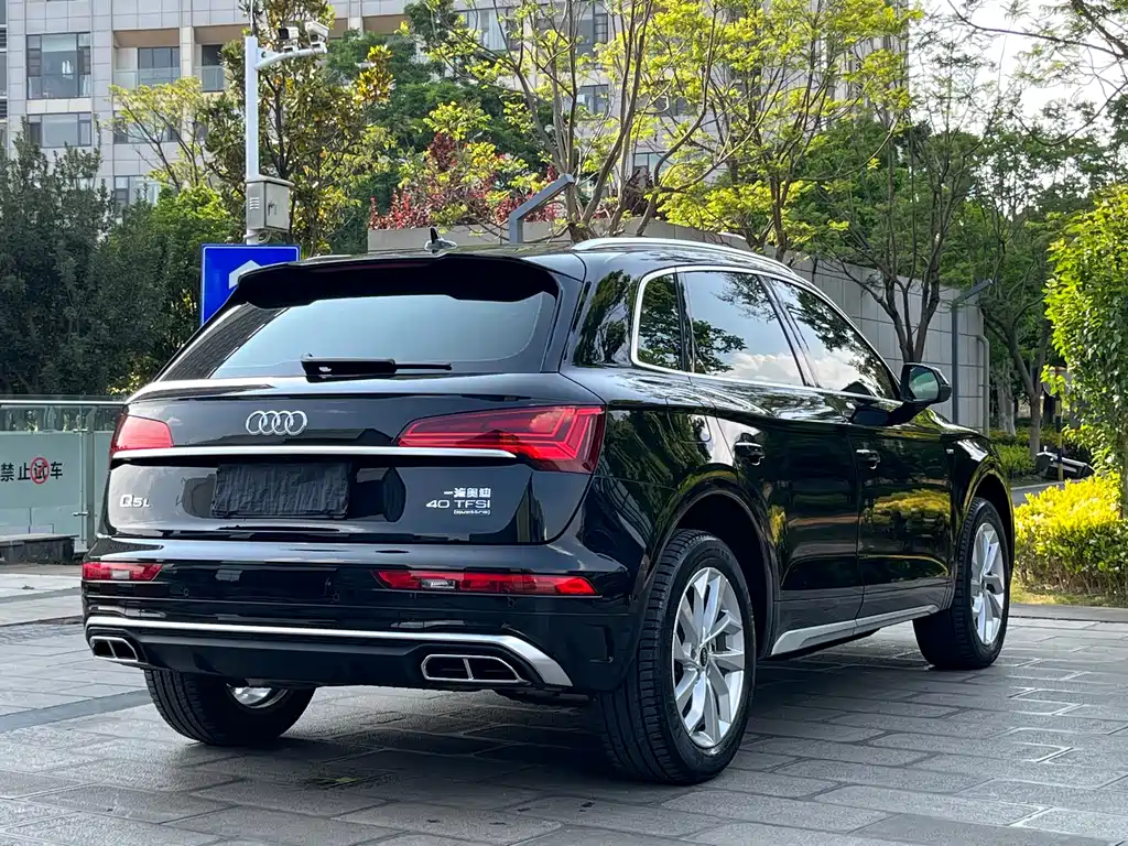 Audi Q5L 2023 — фото 7