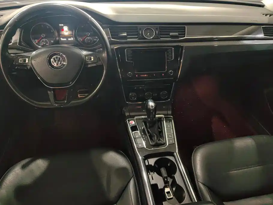 Volkswagen Passat 2016 — фото 12