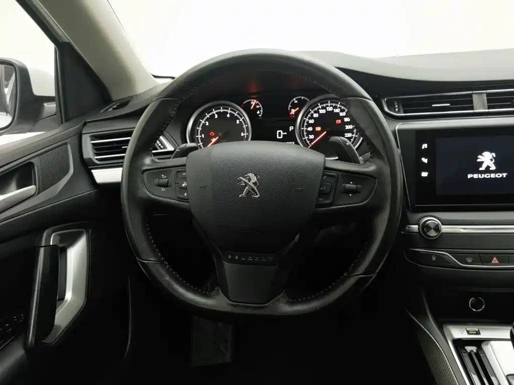 Peugeot 408 2022 — фото 11