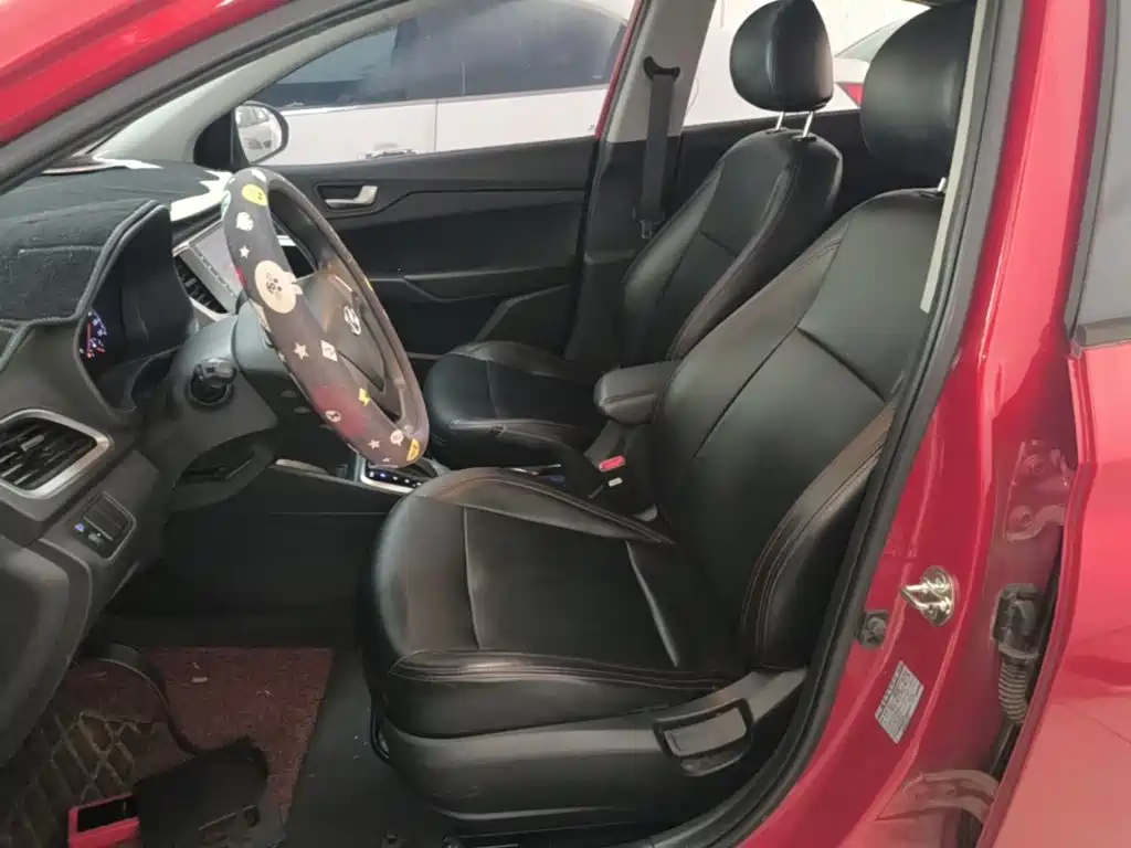 Hyundai Verna 2017 — фото 15